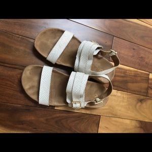 Vionics white snake skin sandals size 8.5